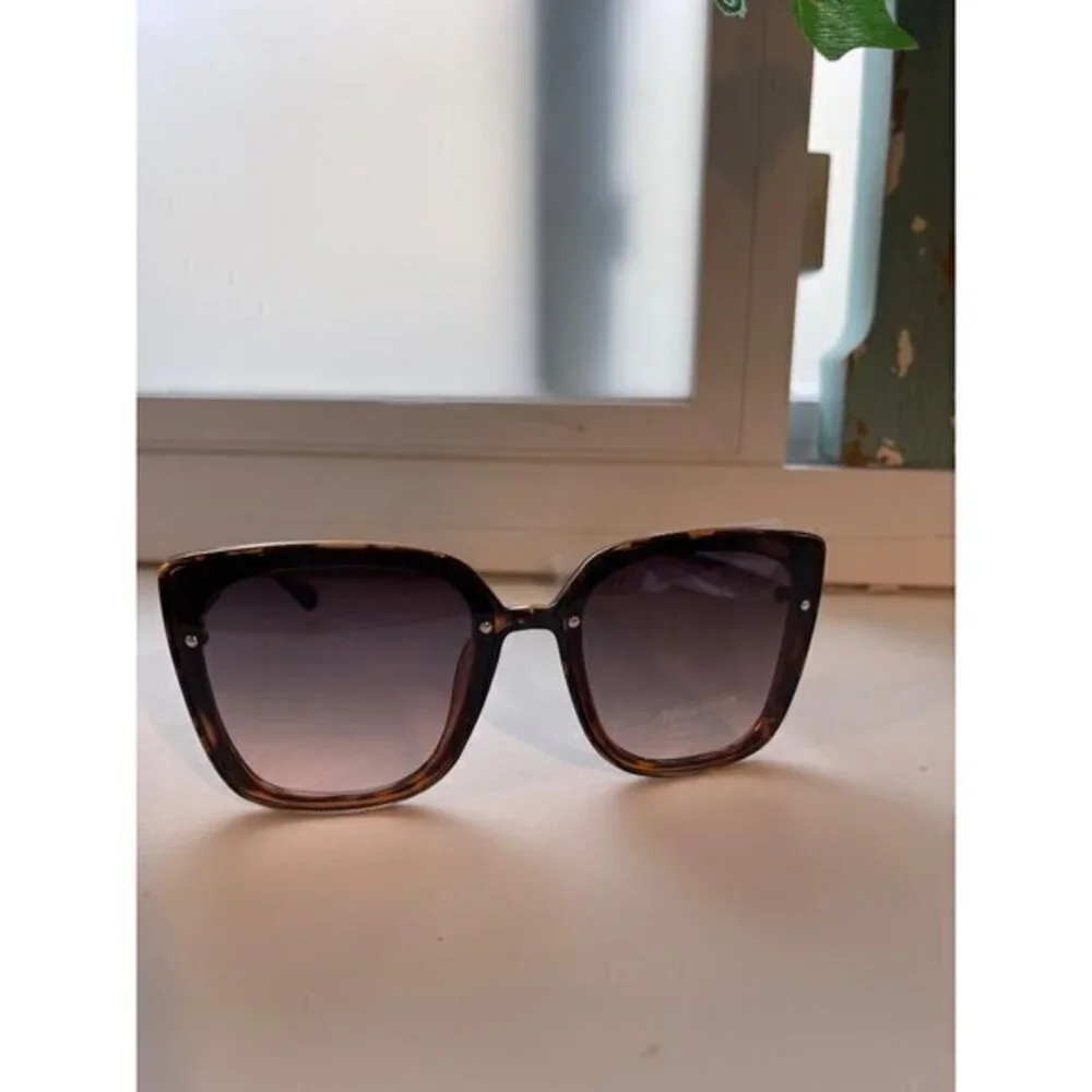 Don't Sass Me Sunglasses Tortoise‎